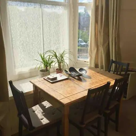Scoresby's - 2-bedroom With Parking Whitby