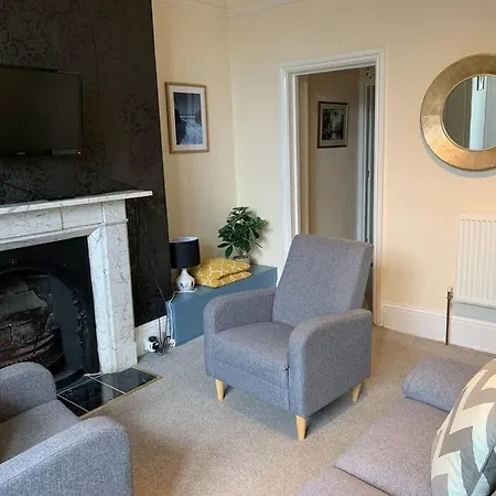 Scoresby's - 2-bedroom With Parking Apartmán