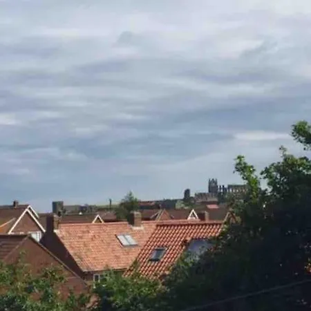 Scoresby's - 2-bedroom With Parking *