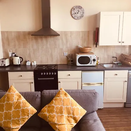 Scoresby's - 2-bedroom With Parking Whitby