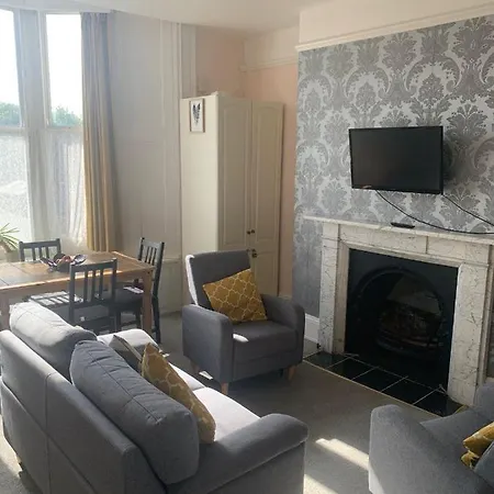 Scoresby's - 2-bedroom With Parking Apartman Whitby