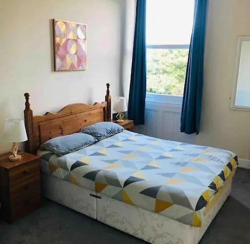 Scoresby's - 2-bedroom With Parking