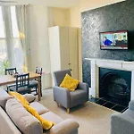 Apartment Scoresby's - 2-bedroom With Parking